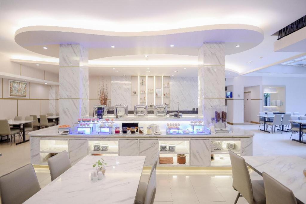 Grand Malioboro Yogyakarta Hotell Exteriör bild