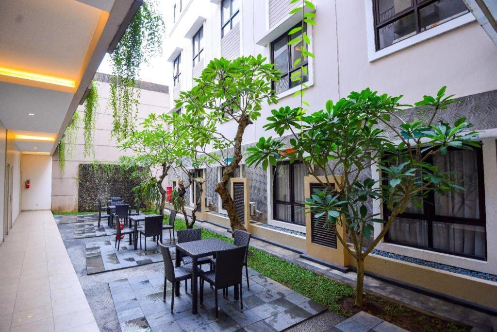 Grand Malioboro Yogyakarta Hotell Exteriör bild