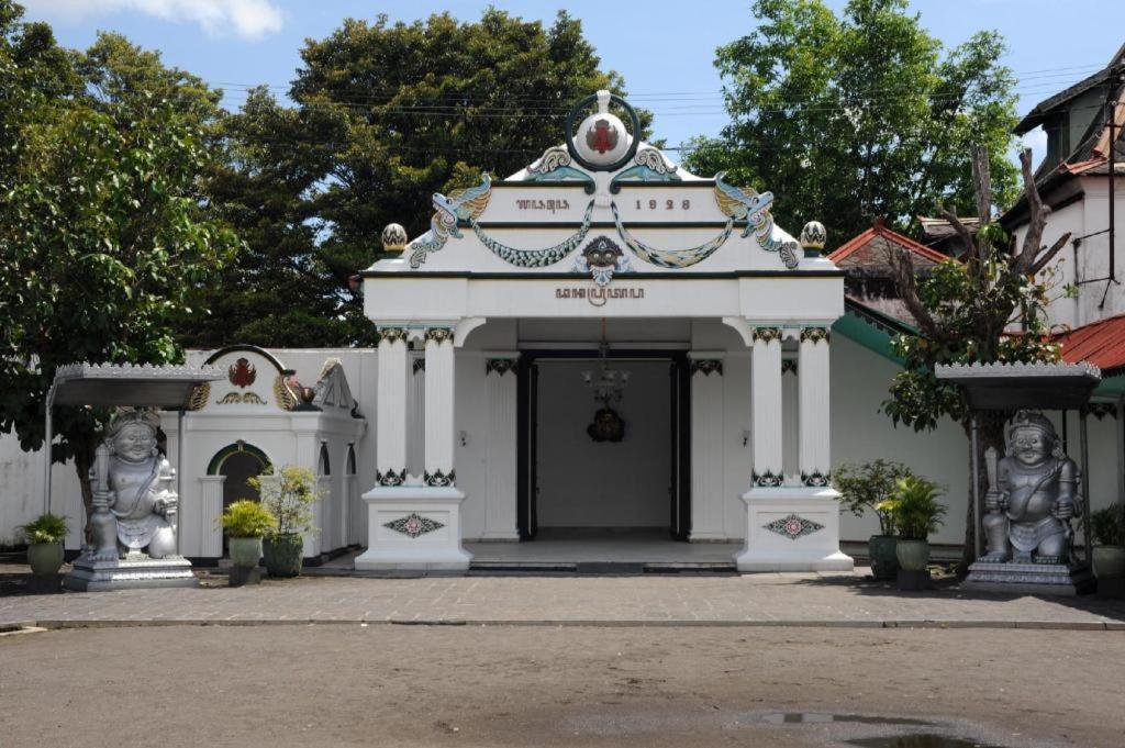 Grand Malioboro Yogyakarta Hotell Exteriör bild