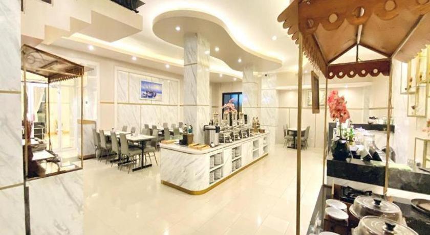 Grand Malioboro Yogyakarta Hotell Exteriör bild