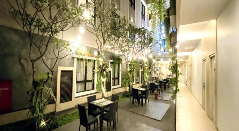 Grand Malioboro Yogyakarta Hotell Exteriör bild