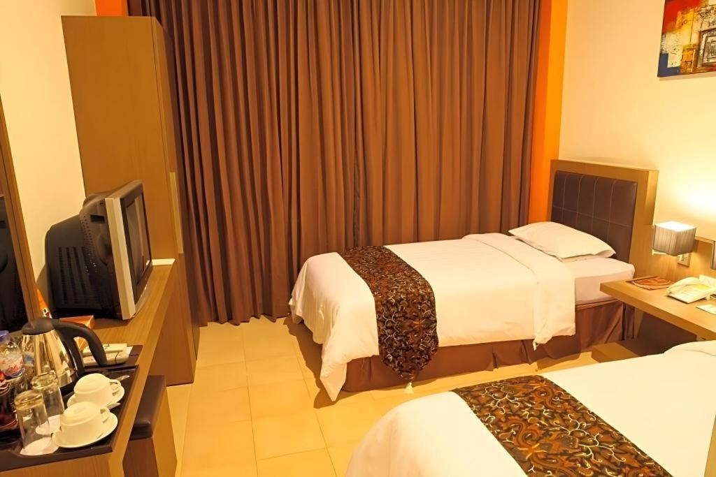 Grand Malioboro Yogyakarta Hotell Exteriör bild