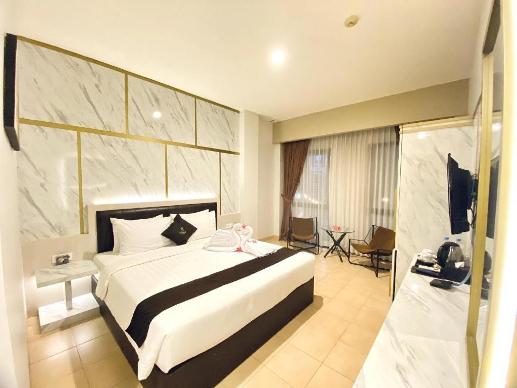 Grand Malioboro Yogyakarta Hotell Exteriör bild
