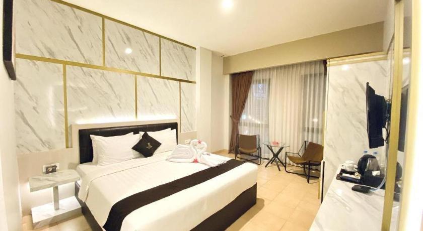 Grand Malioboro Yogyakarta Hotell Exteriör bild