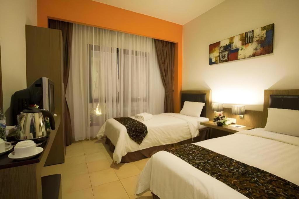 Grand Malioboro Yogyakarta Hotell Exteriör bild